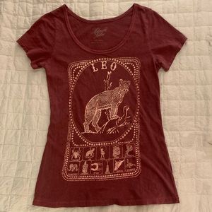 NWOT Leo zodiac top